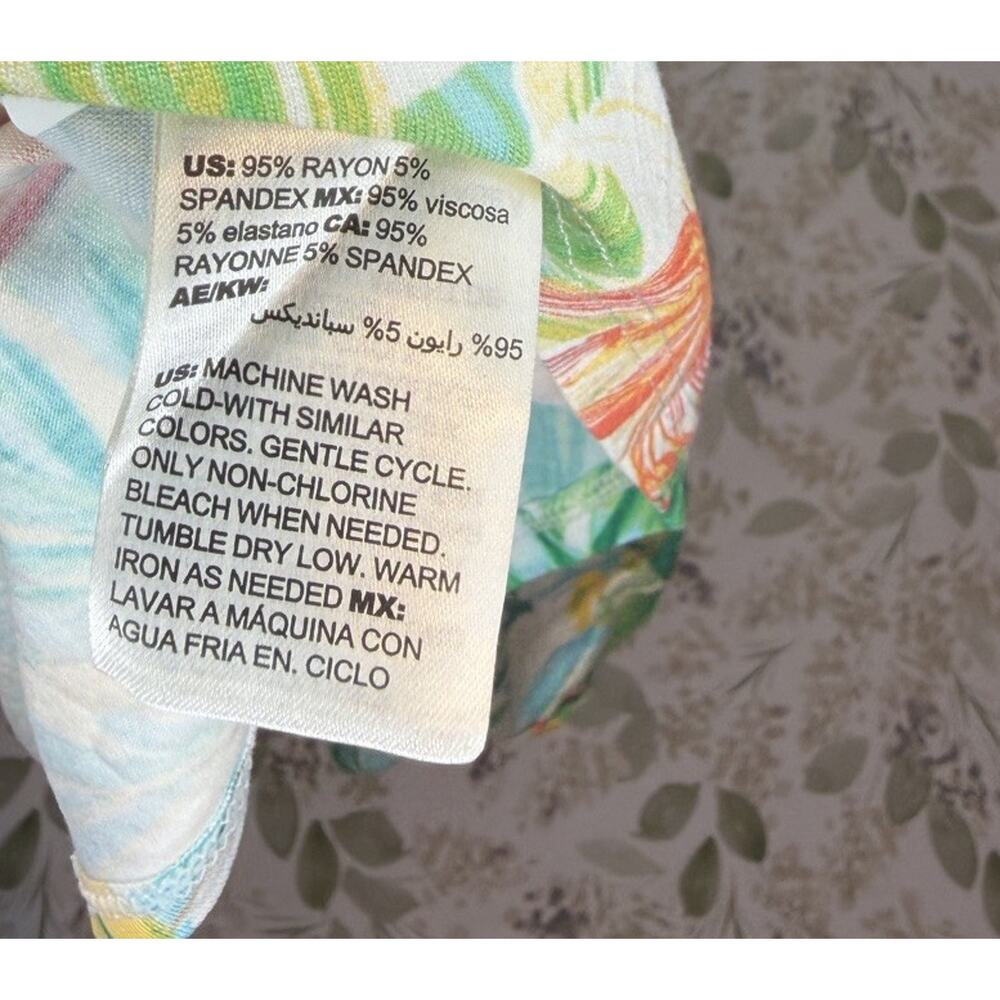 Chicos Top Womens 2 US Large Green Hawaiian Floral Asymmetrical Hem Tee NWT - Picture 9 of 9
